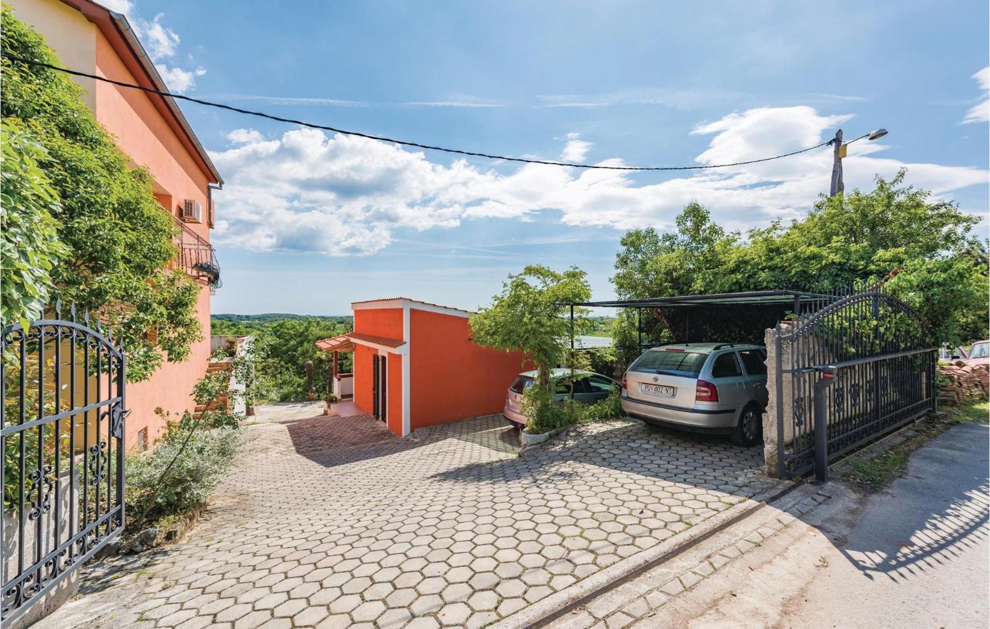 Awesome Home In Porec With House Sea View מראה חיצוני תמונה
