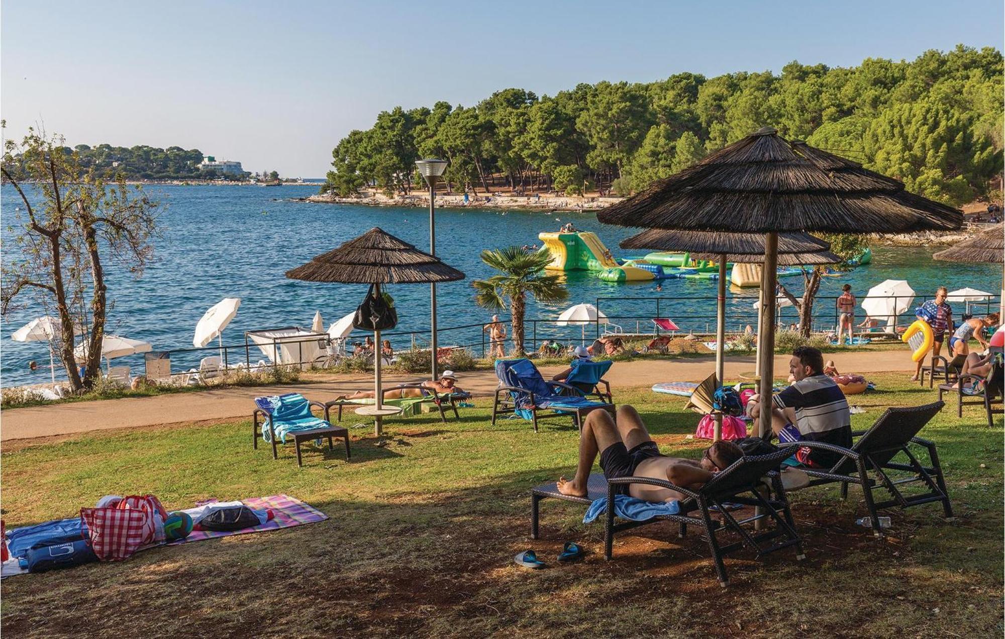 Awesome Home In Porec With House Sea View מראה חיצוני תמונה